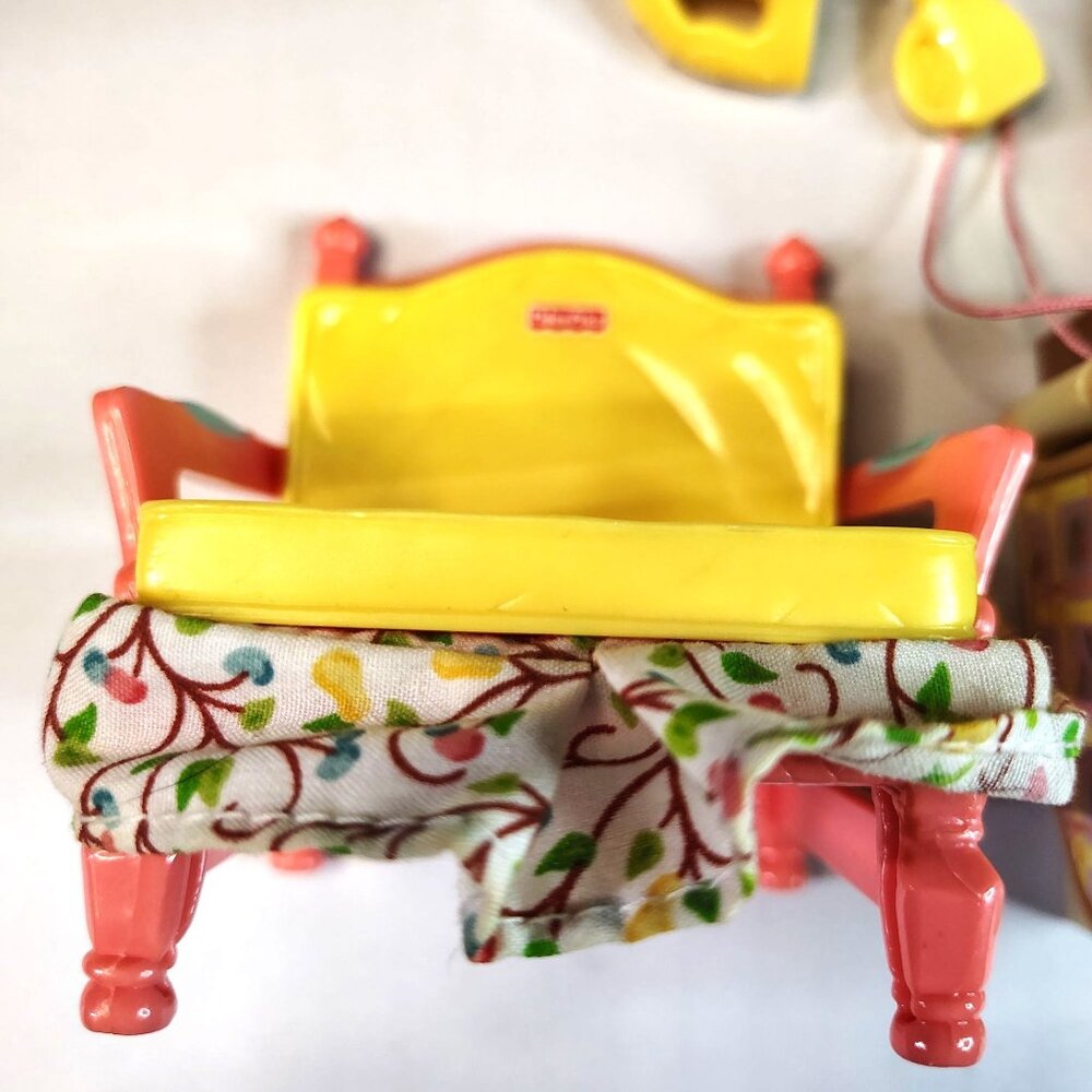 Fisher-Price My Loving Family Dollhouse Chair & Laundry Set & Washer/Dryer 2005 - Picture 3 of 13